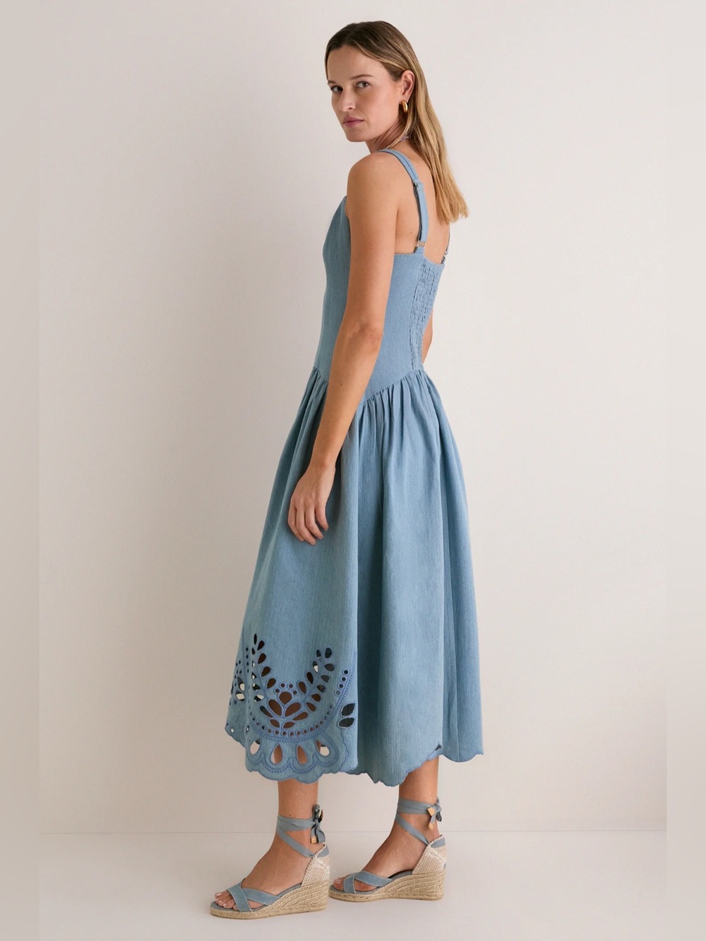 Moon River Blue Chambray Eyelet Embroidered Midi Dress – Size M NWT